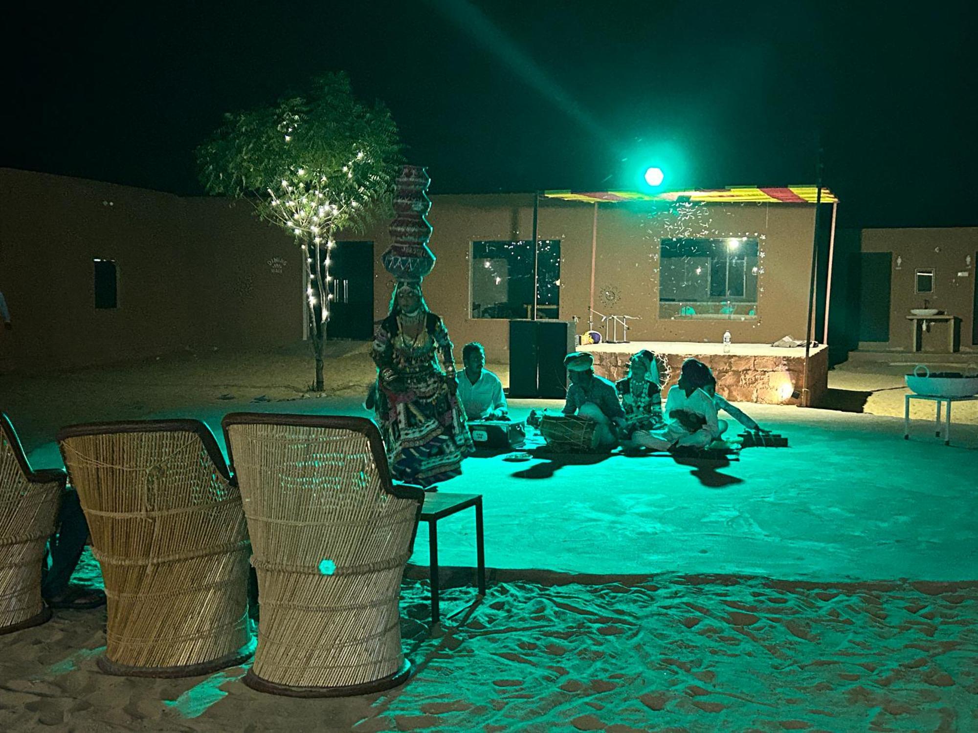 Sunny Desert Camp Kuri Bagian luar foto