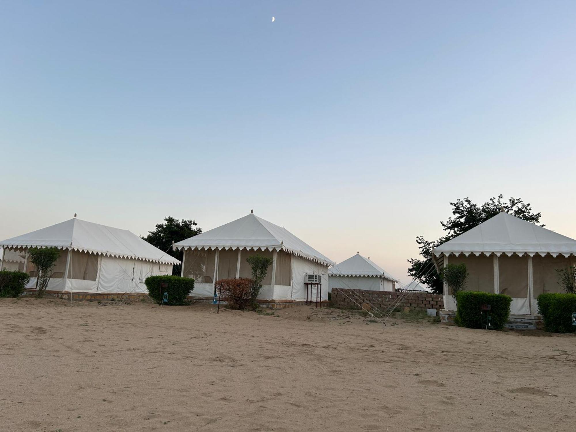 Sunny Desert Camp Kuri Bagian luar foto