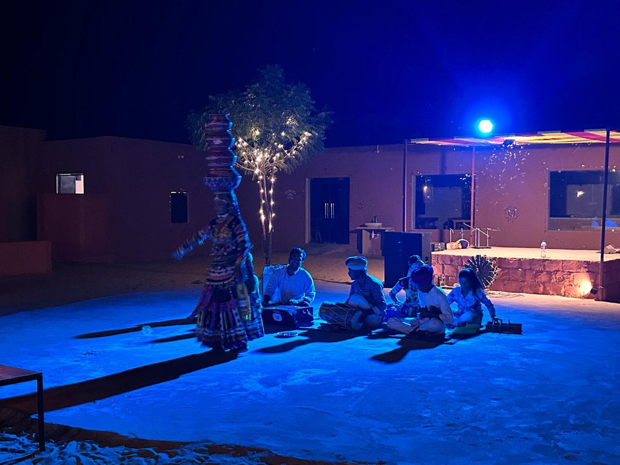 Sunny Desert Camp Kuri Bagian luar foto
